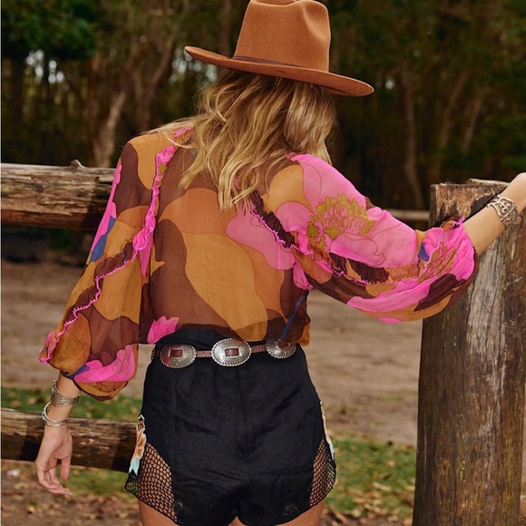 Chasing Unicorns Silk Chiffon Vibrant Pink and Brown Ruffle Blouse Size Medium - Picture 9 of 13